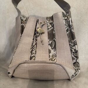 Stuart Weitzman Neutral Beige Snake-Print Bucket Shoulder Bag vintage